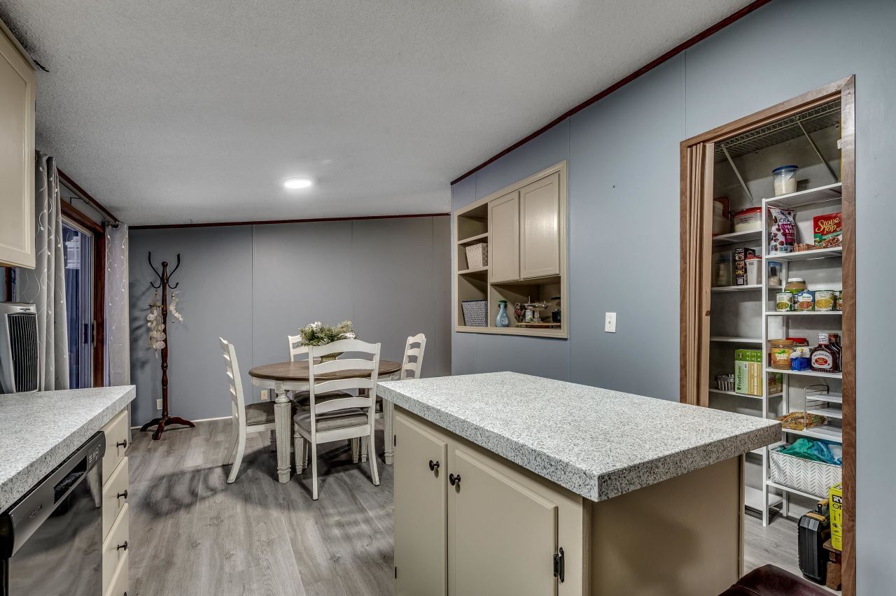 300 Rolling Ridge Dr. Photo 11