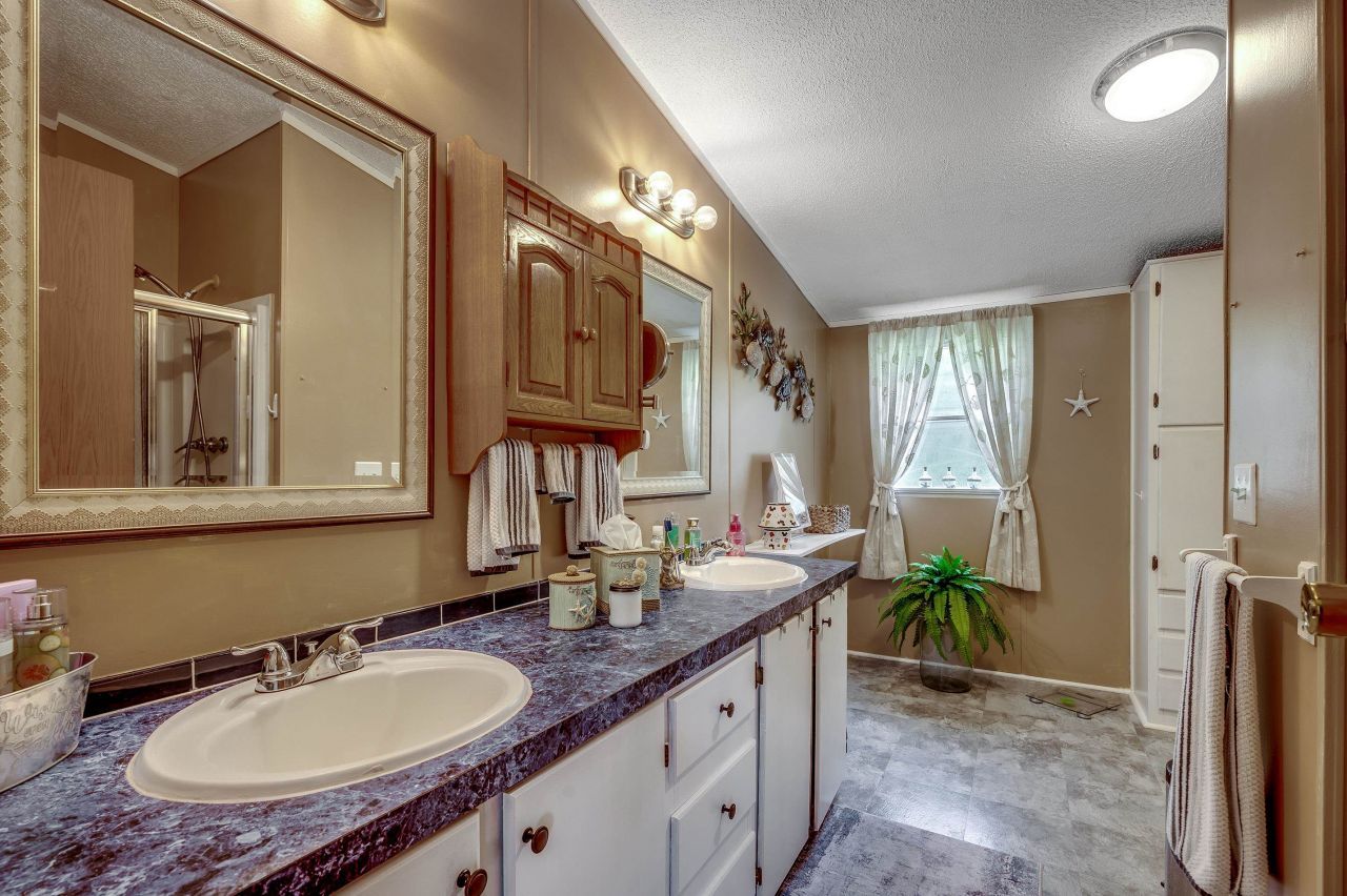 300 Rolling Ridge Dr. Photo 14