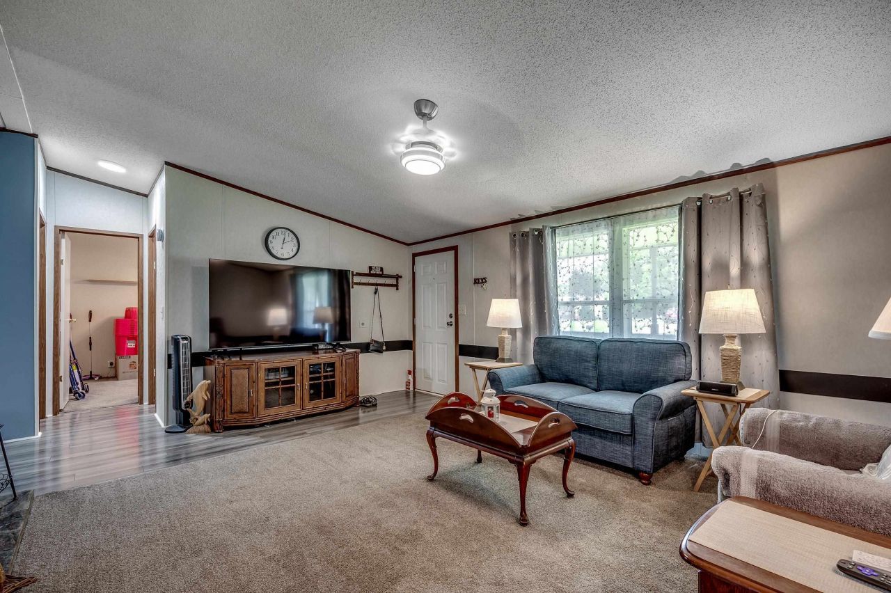 300 Rolling Ridge Dr. Photo 4