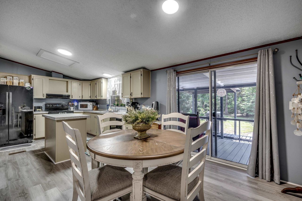 300 Rolling Ridge Dr. Photo 6