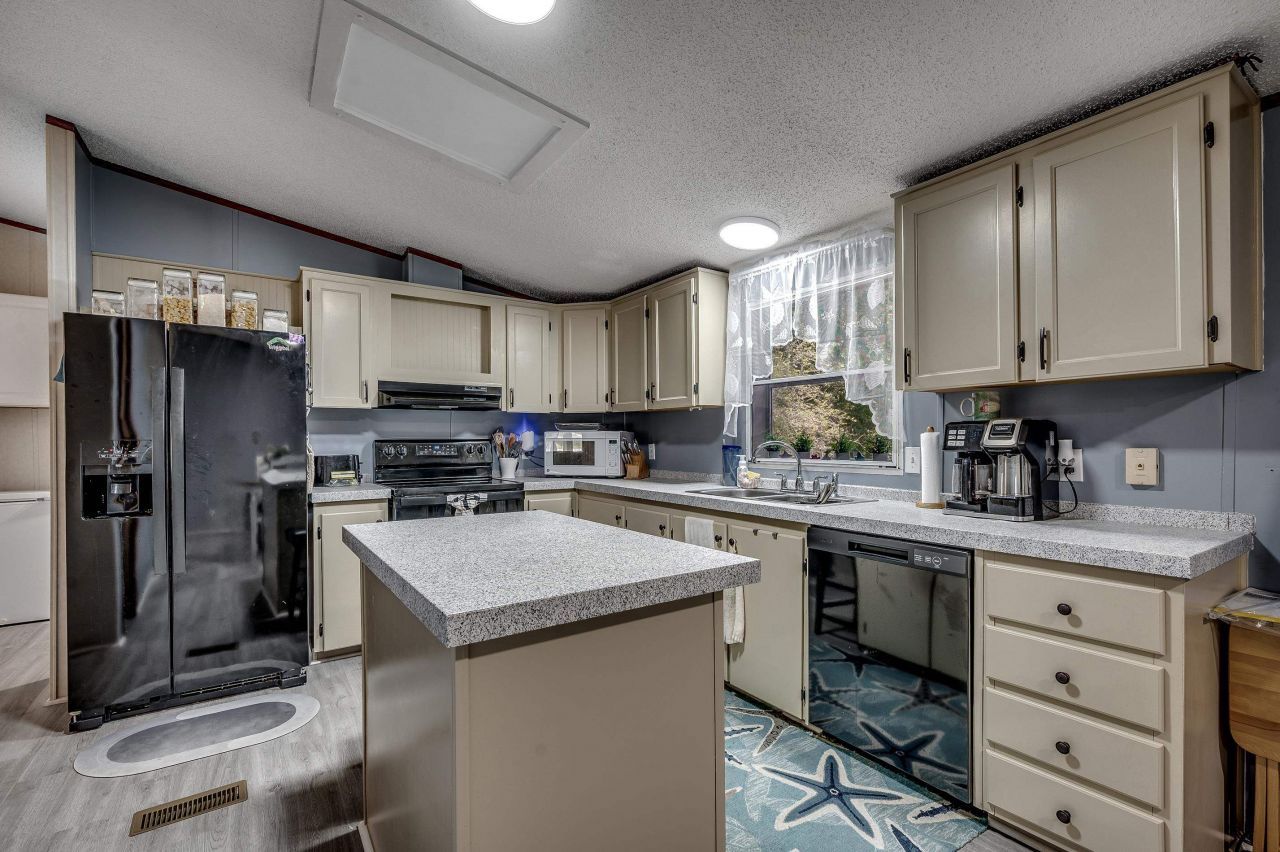 300 Rolling Ridge Dr. Photo 7