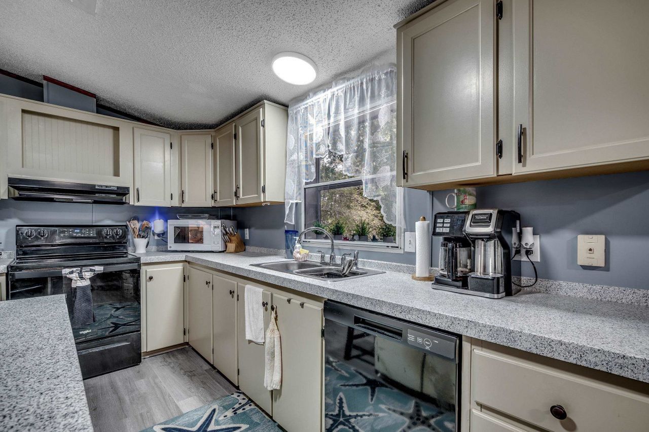 300 Rolling Ridge Dr. Photo 8