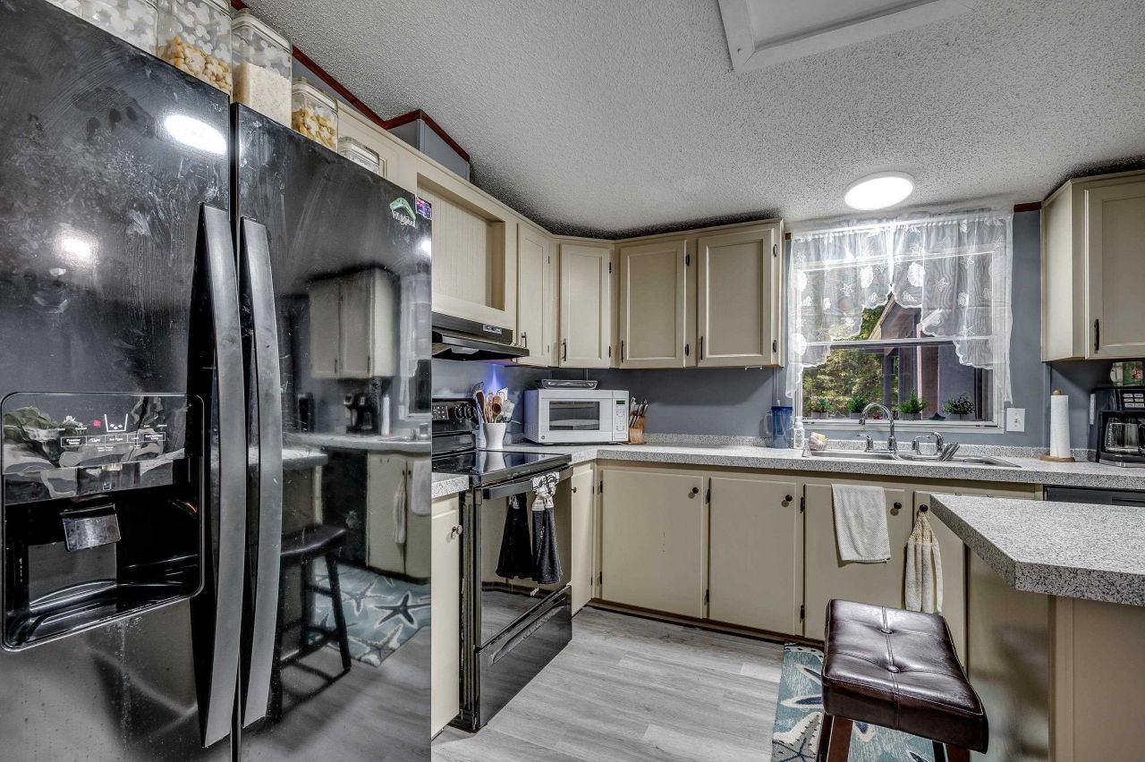 300 Rolling Ridge Dr. Photo 9