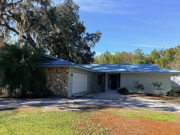 12 Palm Dr, Yankeetown, FL 34498
