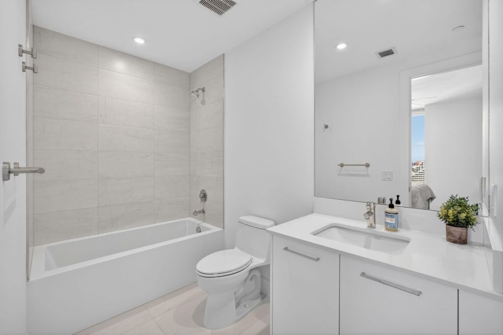 151 N Seabreeze Boulevard, Unit 2103-E, Fort Lauderdale, FL 33304 Photo