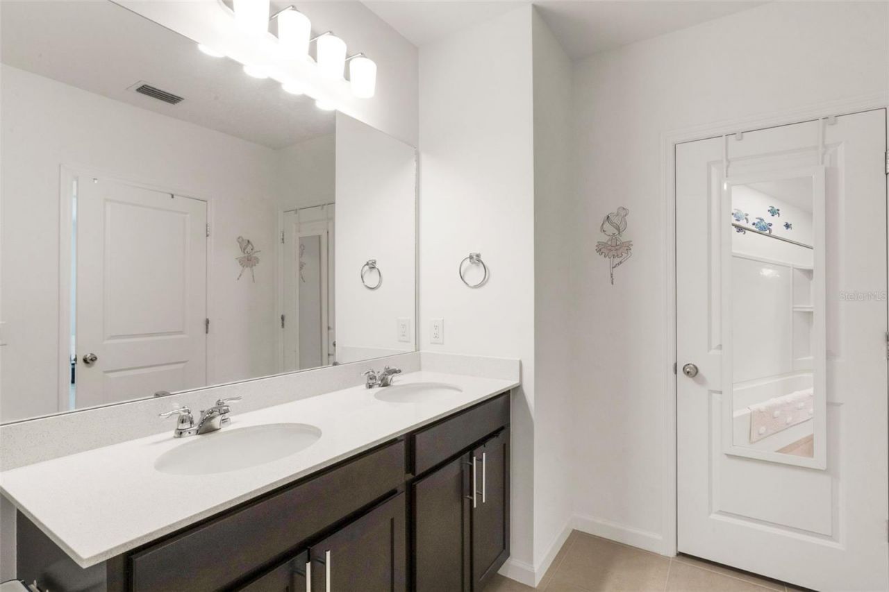 6471 Silverstar Drive, Sarasota, FL 34240 Photo