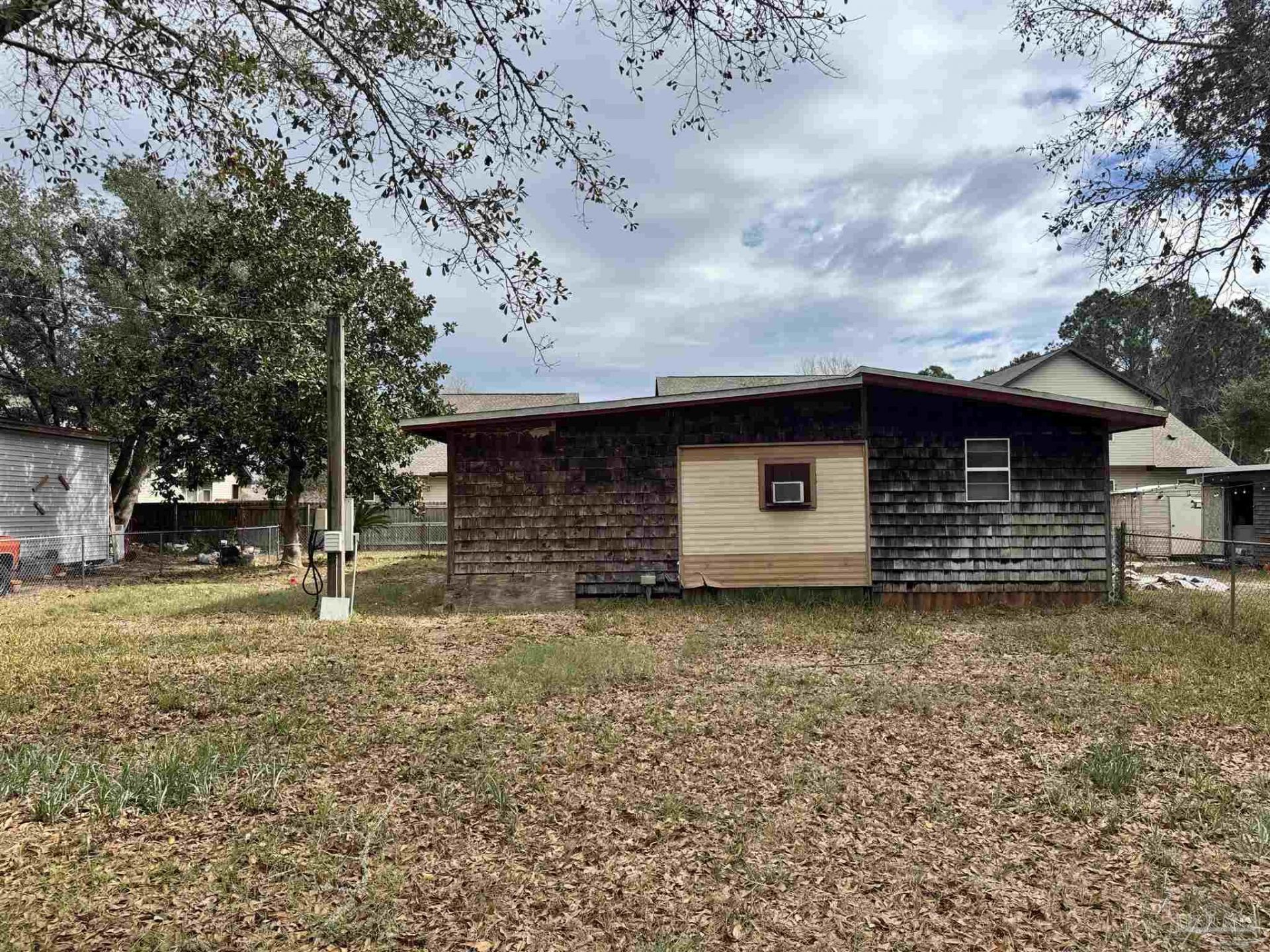 2206 Janet St, Navarre, FL 32566 Main Photo