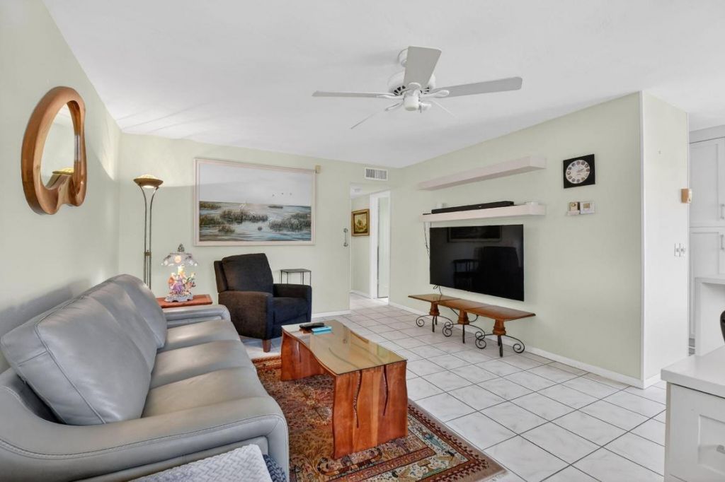3320 Lake Osborne Drive, Unit 102, Lake Worth Beach, FL 33461 Photo