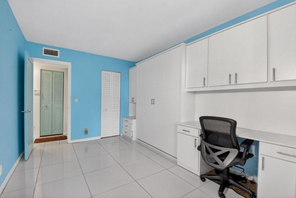 3320 Lake Osborne Drive, Unit 102, Lake Worth Beach, FL 33461 Photo
