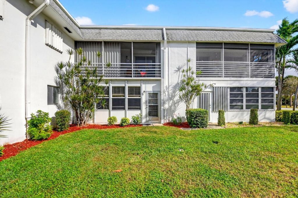 3320 Lake Osborne Drive, Unit 102, Lake Worth Beach, FL 33461 Photo