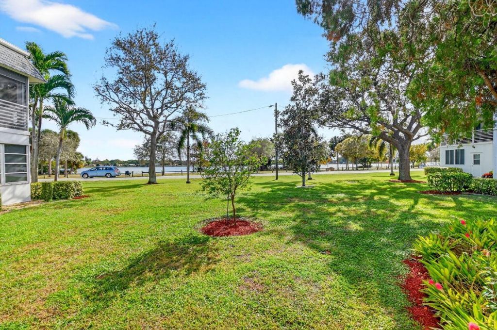 3320 Lake Osborne Drive, Unit 102, Lake Worth Beach, FL 33461 Photo