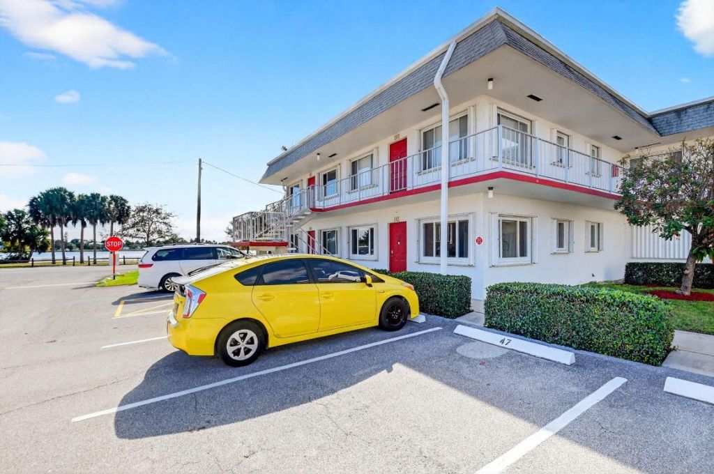 3320 Lake Osborne Drive, Unit 102, Lake Worth Beach, FL 33461 Photo