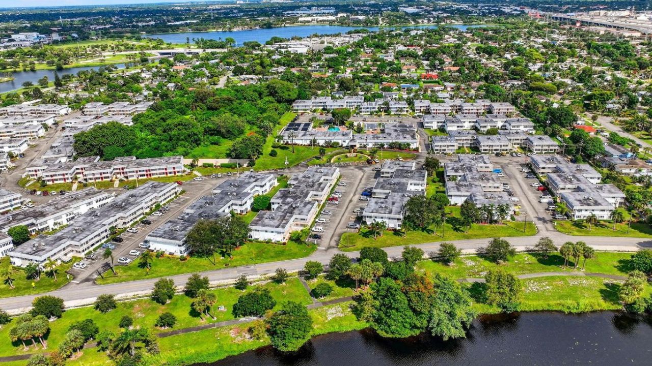 3320 Lake Osborne Drive, Unit 102, Lake Worth Beach, FL 33461 Photo