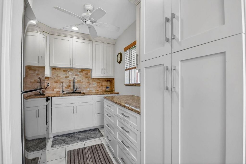 3320 Lake Osborne Drive, Unit 102, Lake Worth Beach, FL 33461 Photo