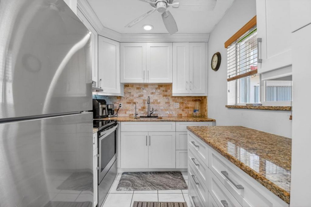 3320 Lake Osborne Drive, Unit 102, Lake Worth Beach, FL 33461 Photo