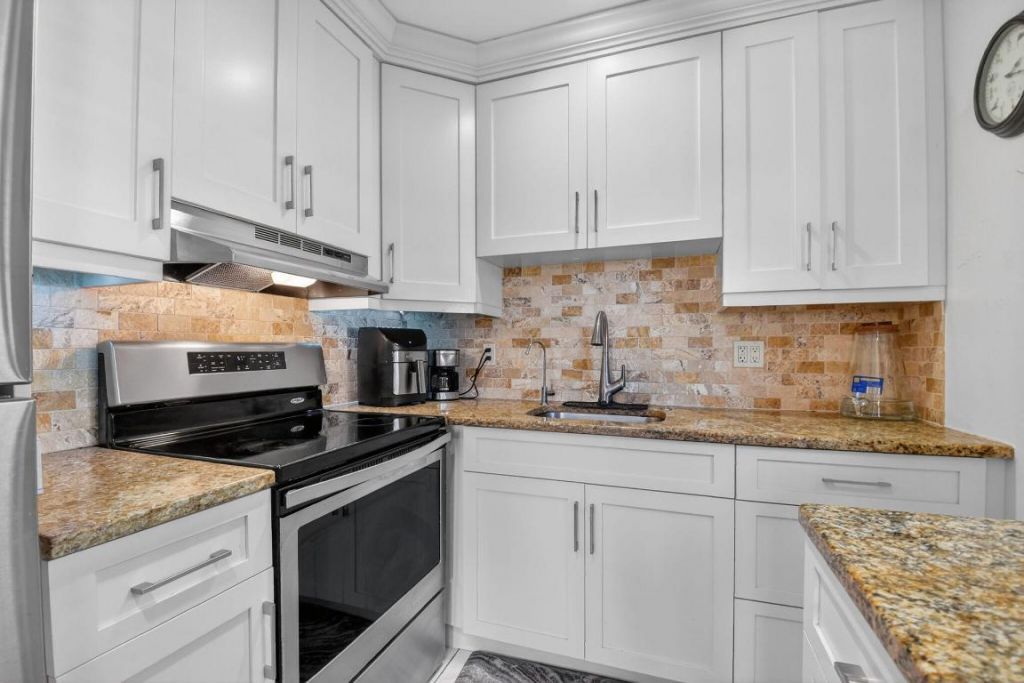 3320 Lake Osborne Drive, Unit 102, Lake Worth Beach, FL 33461 Photo