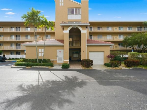 5746 Crystal Shores Drive, Unit 307, Boynton Beach, FL 33437