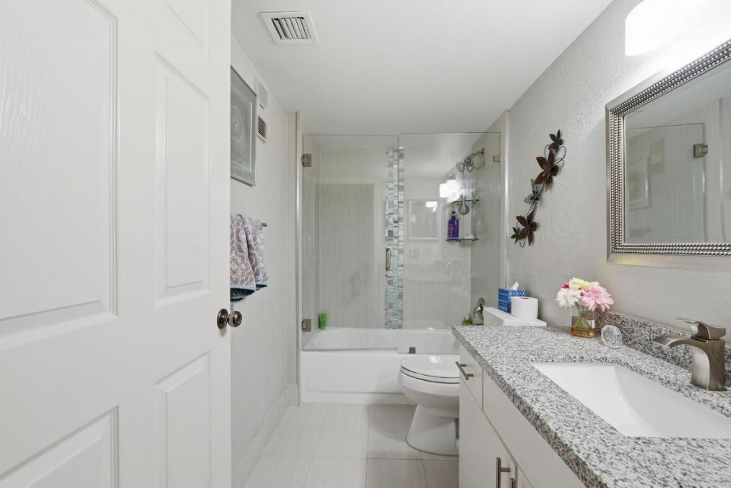 5746 Crystal Shores Drive, Unit 307, Boynton Beach, FL 33437 Photo