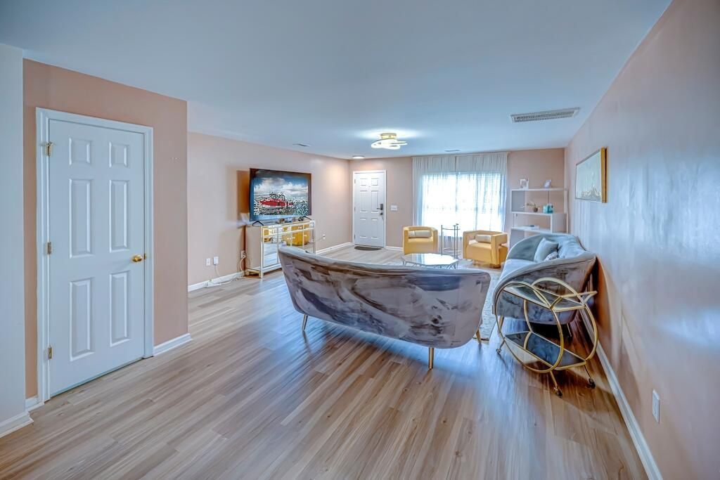 1100 Deerberry Road Photo 7