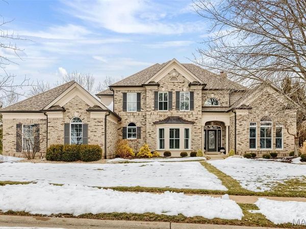 1040 Greystone Manor Parkway, Chesterfield, MO 63005