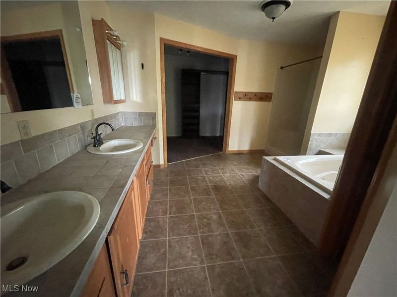 1193 Edgewood Circle NW, Carrollton, OH 44615 Photo 9