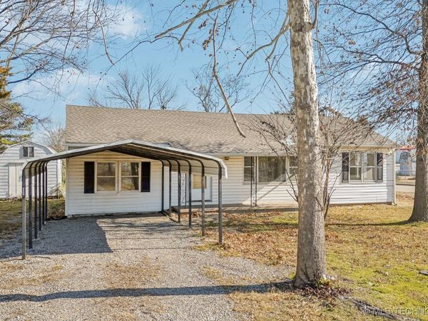 946 S Reavis Road, Claremore, OK 74017