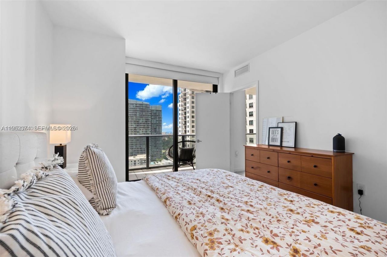 55 SW 9th St, Unit 2305, Miami, FL 33130 Photo