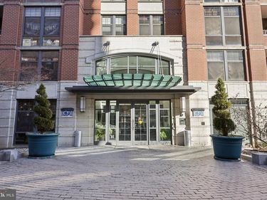 1021 N GARFIELD STREET, Unit 819, ARLINGTON, VA 22201