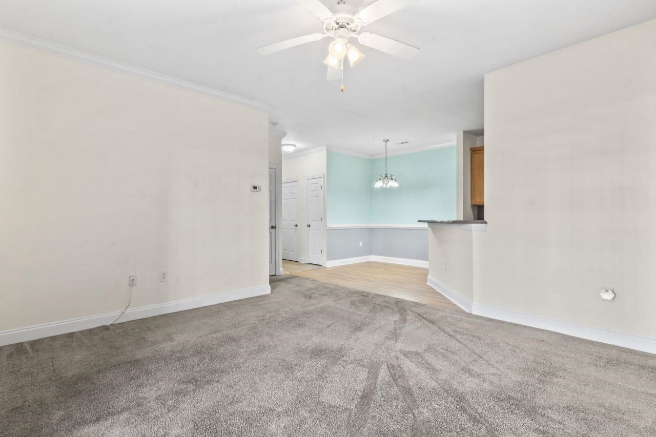 2073 Silvercrest Dr. Photo 4