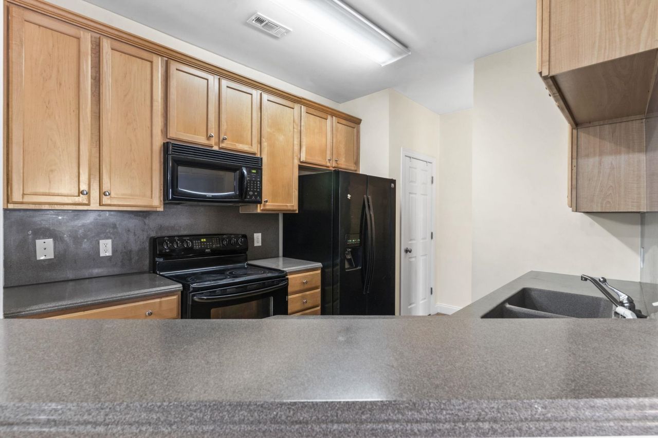 2073 Silvercrest Dr. Photo 7