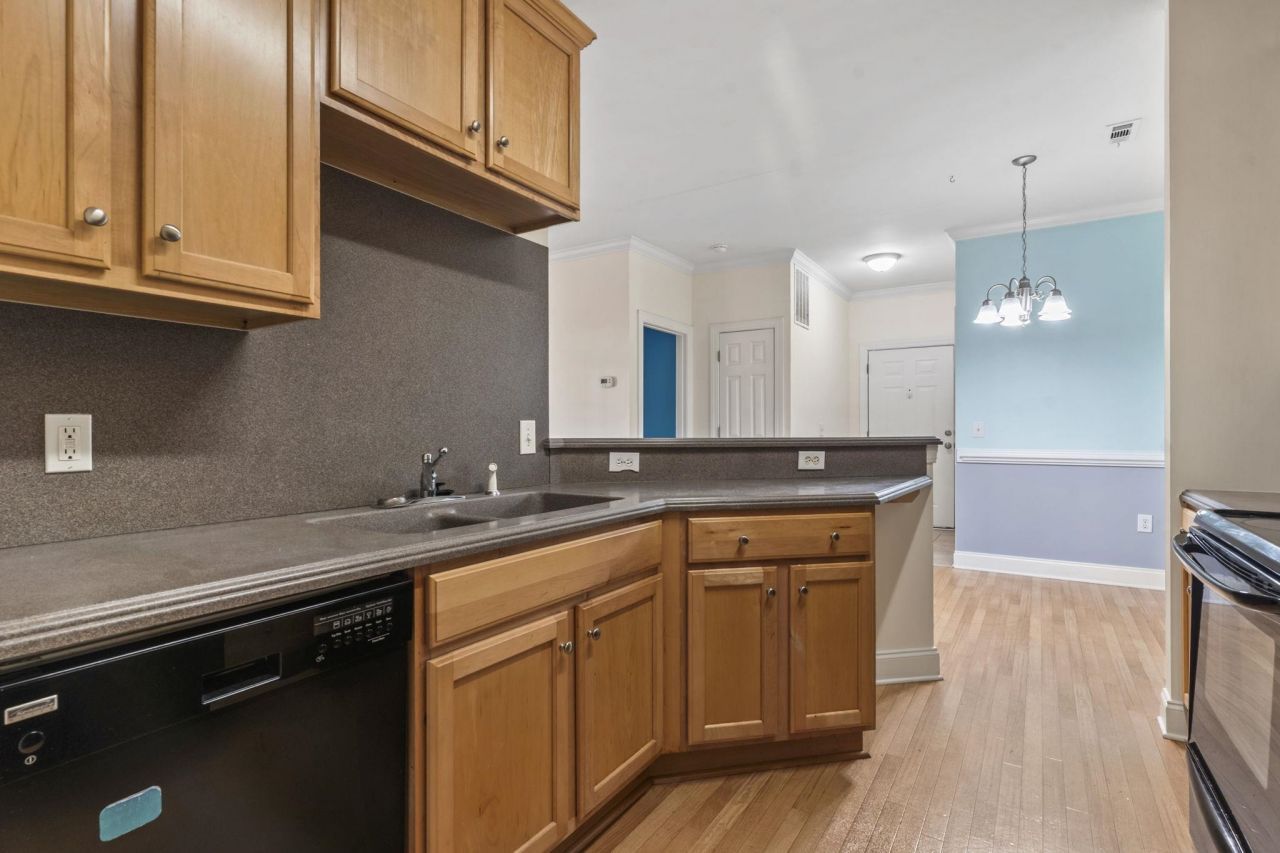 2073 Silvercrest Dr. Photo 8