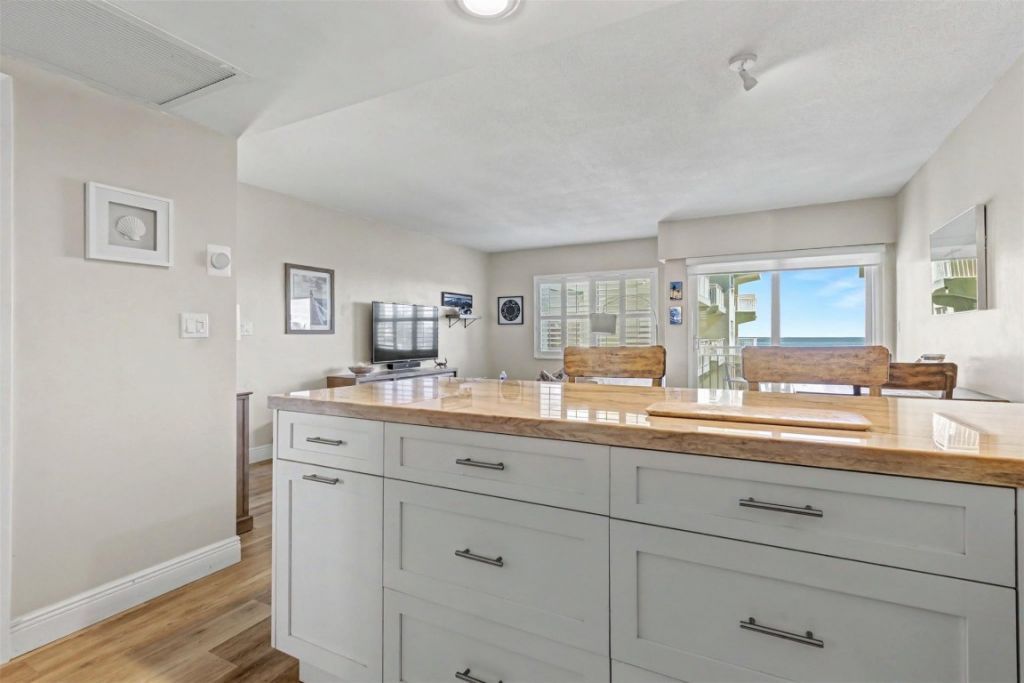 1035 Hillsboro Mile, Unit 33, Hillsboro Beach, FL 33062 Photo