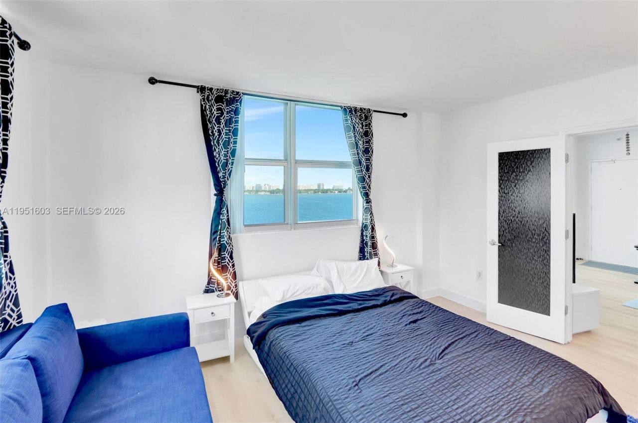 7501 E Treasure Dr, Unit 9EF, North Bay Village, FL 33141 Photo