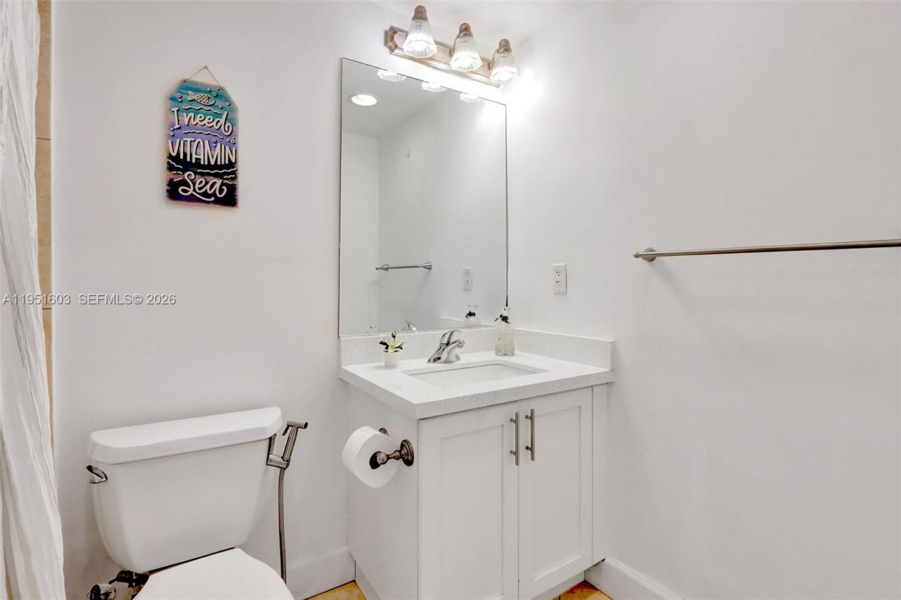 7501 E Treasure Dr, Unit 9EF, North Bay Village, FL 33141 Photo