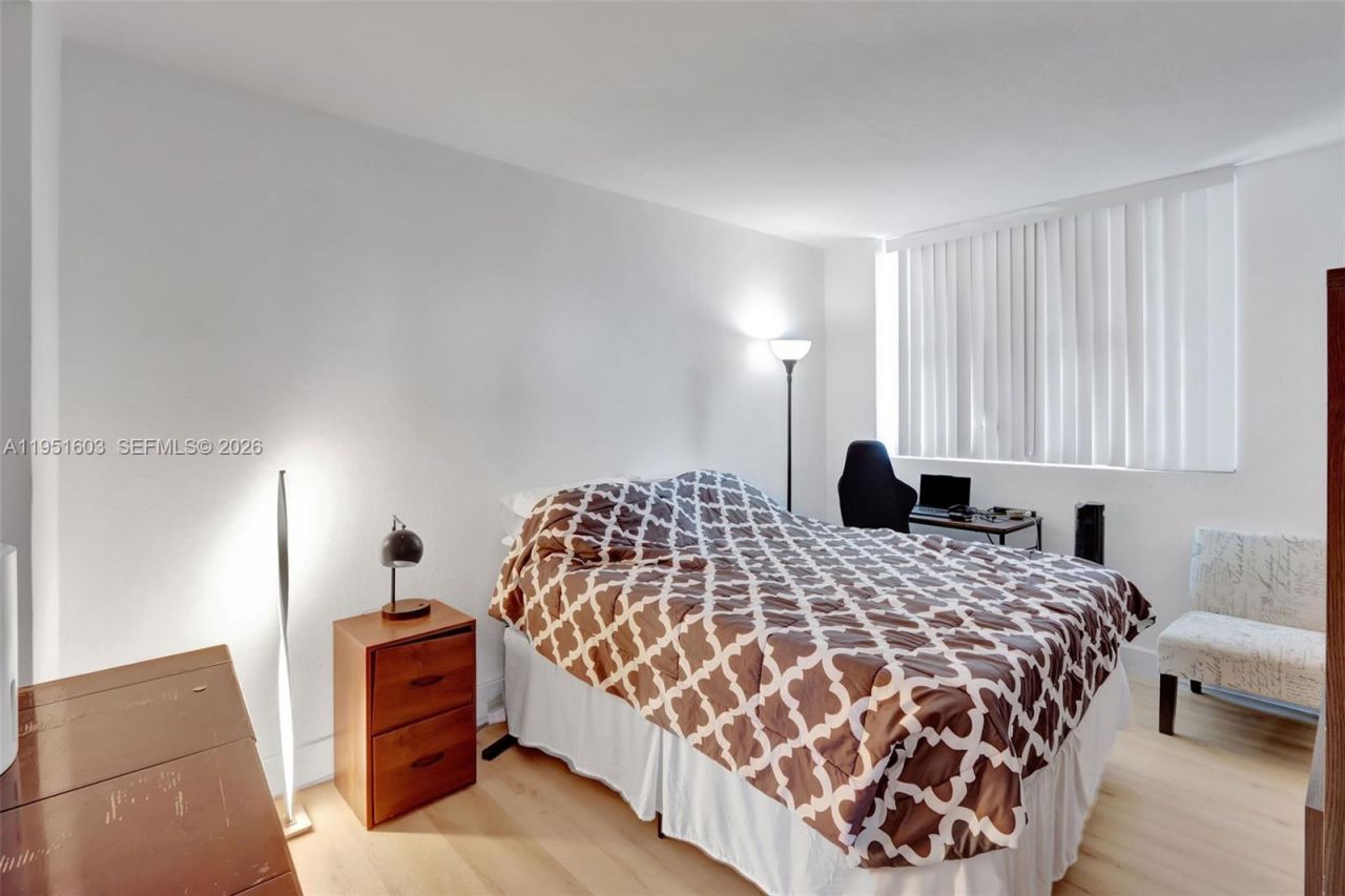 7501 E Treasure Dr, Unit 9EF, North Bay Village, FL 33141 Photo