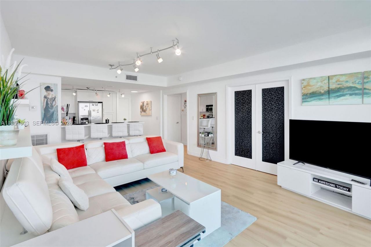 7501 E Treasure Dr, Unit 9EF, North Bay Village, FL 33141 Photo