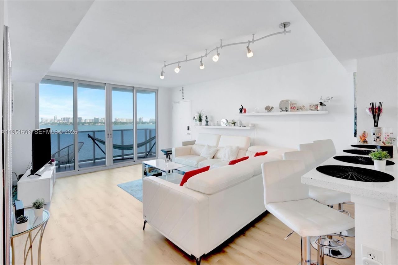 7501 E Treasure Dr, Unit 9EF, North Bay Village, FL 33141 Photo