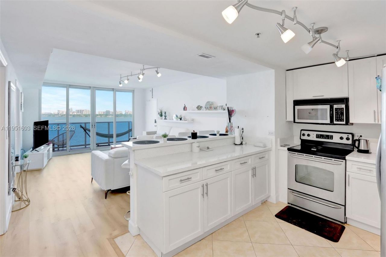 7501 E Treasure Dr, Unit 9EF, North Bay Village, FL 33141 Photo