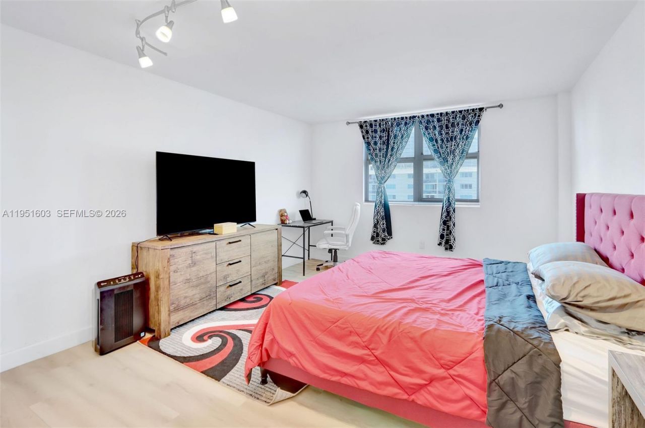 7501 E Treasure Dr, Unit 9EF, North Bay Village, FL 33141 Photo