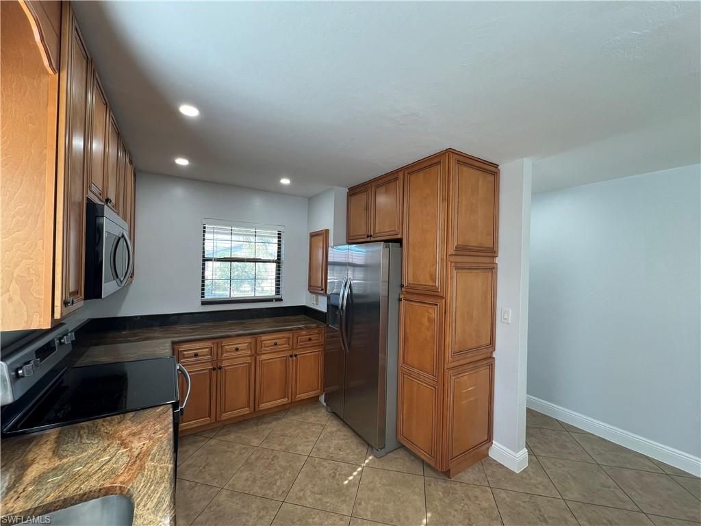 5270 Treetops Dr, Unit J201, Naples, FL 34113 Photo