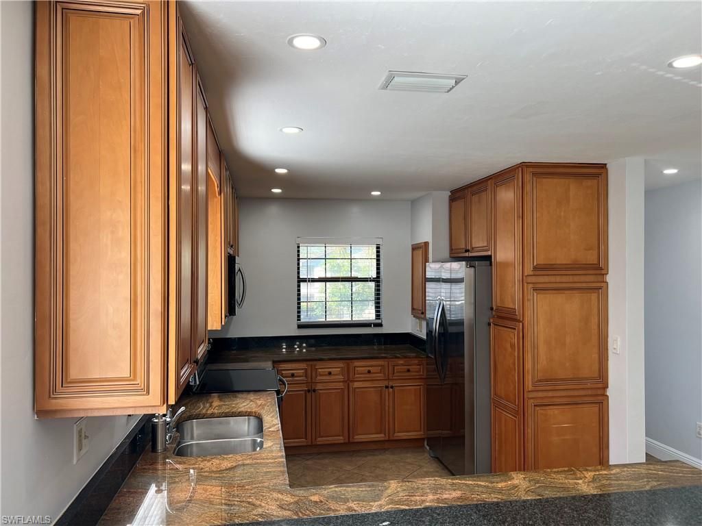 5270 Treetops Dr, Unit J201, Naples, FL 34113 Photo