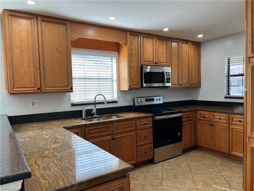 5270 Treetops Dr, Unit J201, Naples, FL 34113 Photo