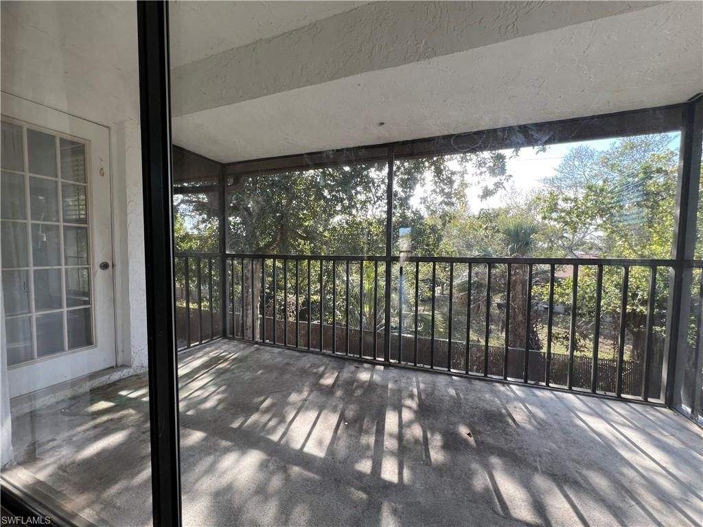 5270 Treetops Dr, Unit J201, Naples, FL 34113 Photo