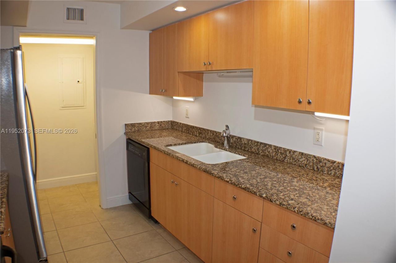 6917 Collins Ave, Unit 1224, Miami Beach, FL 33141 Photo