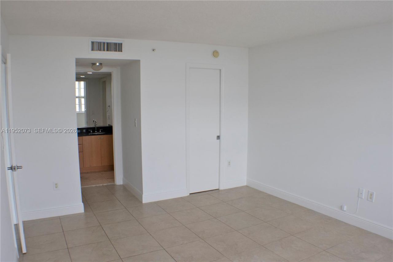6917 Collins Ave, Unit 1224, Miami Beach, FL 33141 Photo