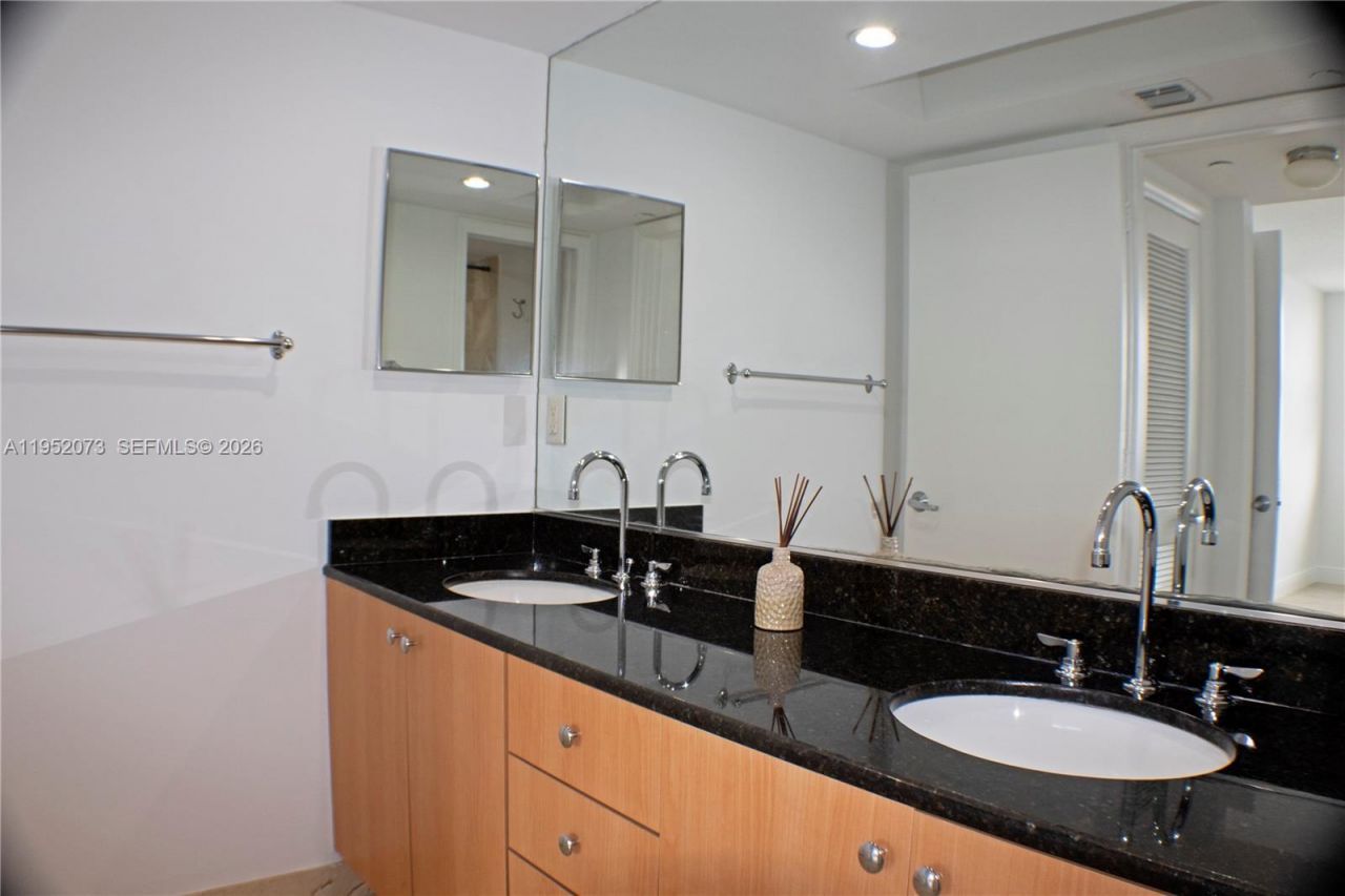 6917 Collins Ave, Unit 1224, Miami Beach, FL 33141 Photo