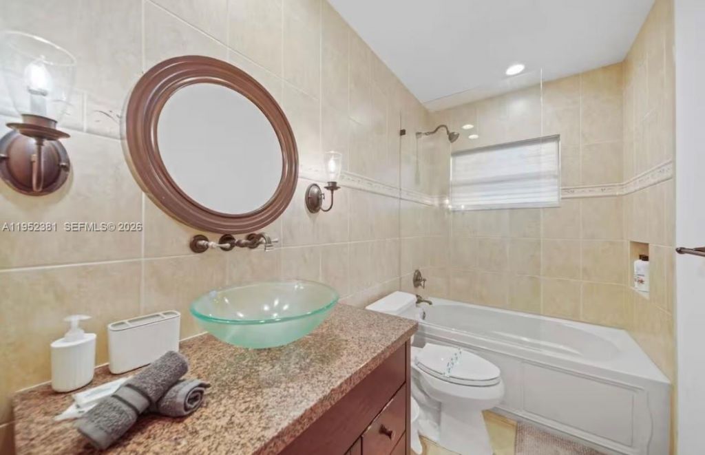 2424 NE 9th St, Unit 307, Fort Lauderdale, FL 33304 Photo