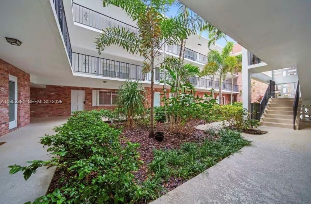 2424 NE 9th St, Unit 307, Fort Lauderdale, FL 33304 Photo