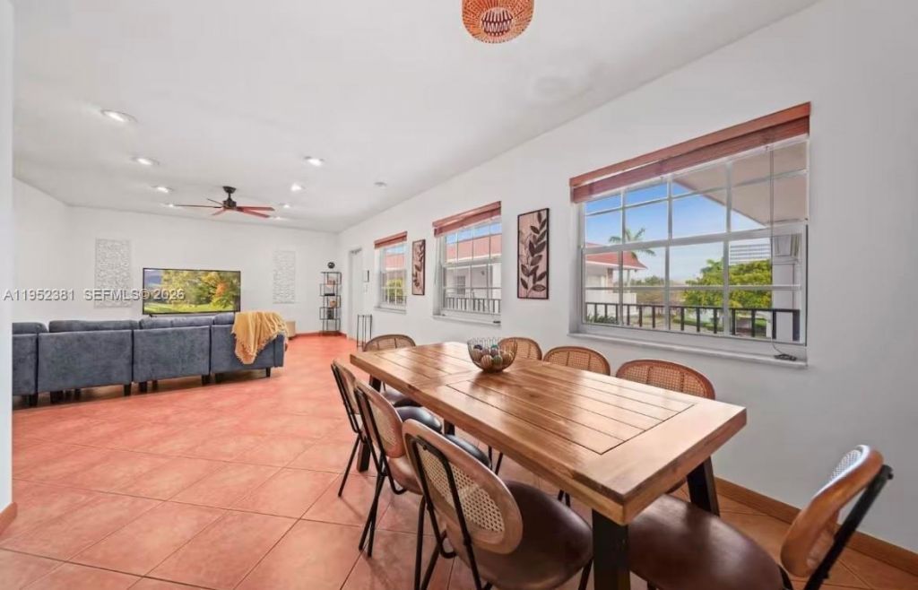 2424 NE 9th St, Unit 307, Fort Lauderdale, FL 33304 Photo