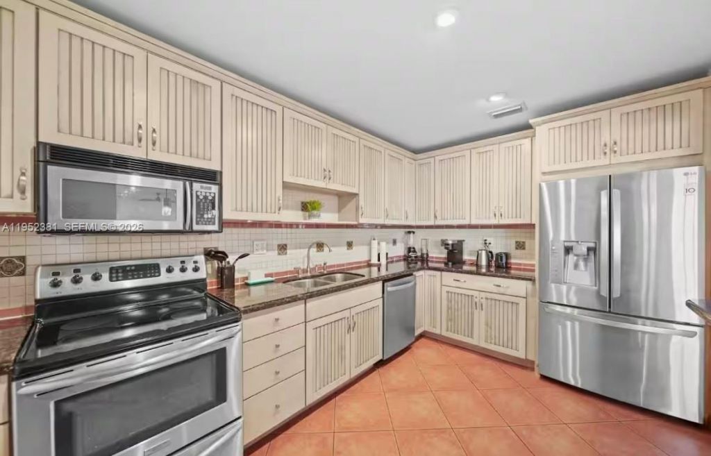 2424 NE 9th St, Unit 307, Fort Lauderdale, FL 33304 Photo